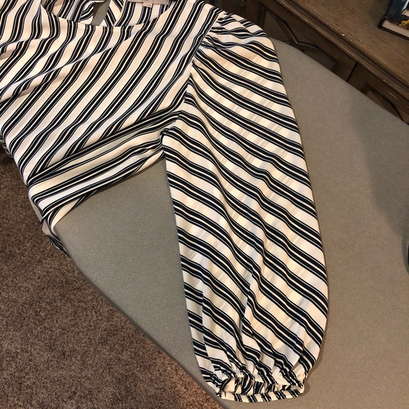 NWOT LOFT Pullover Blouse - Picture 3 of 5